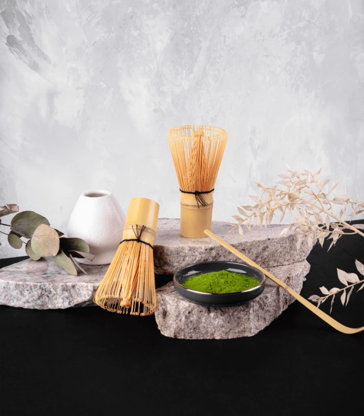 Sproszkowana zielona herbata matcha i chasen Sproszkowana zielona herbata matcha i chasen