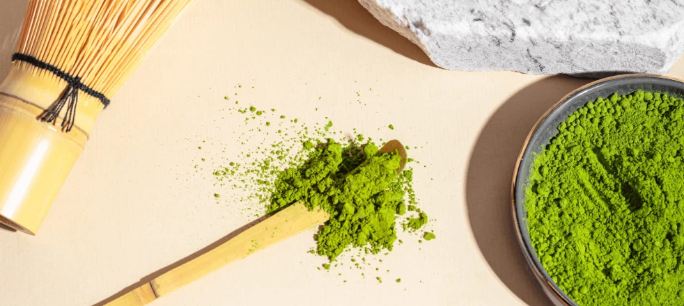 herbata matcha, chasen i chashaku