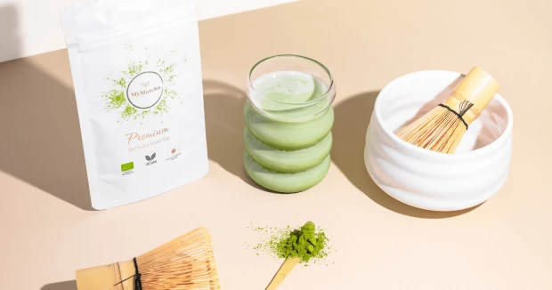 matcha latte i akcesoria do matcha