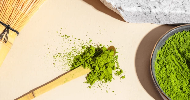 herbata matcha, chasen i chashaku