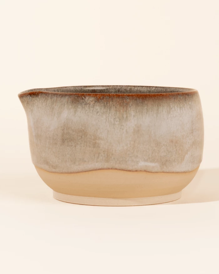 beżowa czarka do matchy